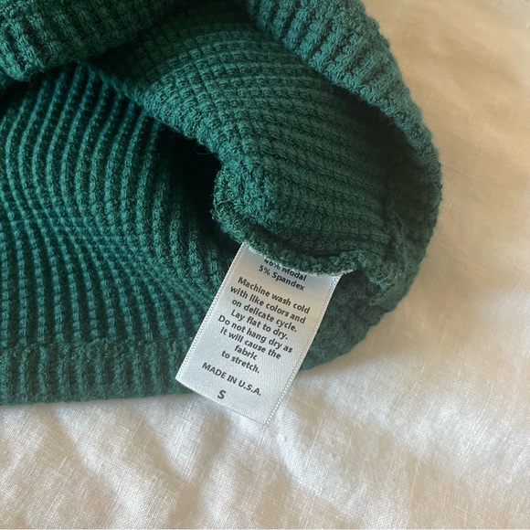 Set Active Waffle Knit Tank and Flare Pant Set in Mojito - Picture 3 of 5